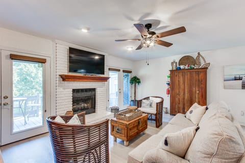 Inviting Home w/ Golf Course View in Diamondhead! Apartment in Diamondhead