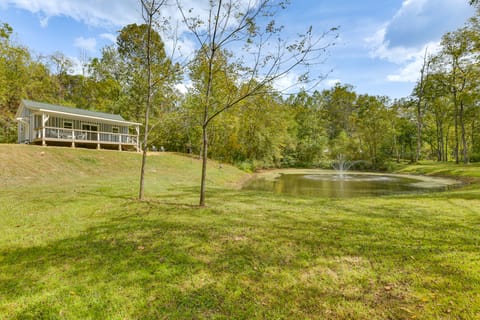 Cottage Close to Caves & Trails in Hocking Hills! House in Falls Township