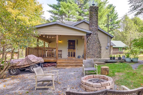 Pet-Friendly Ski, Swim & Relax Poconos Getaway House in Lake Naomi