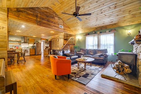 Pet-Friendly Ski, Swim & Relax Poconos Getaway House in Lake Naomi