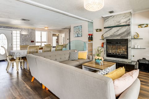 Furnished Sunroom w/ TV! Canal-Front Bradenton Gem House in Cortez