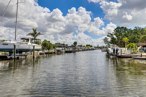 Furnished Sunroom w/ TV! Canal-Front Bradenton Gem House in Cortez