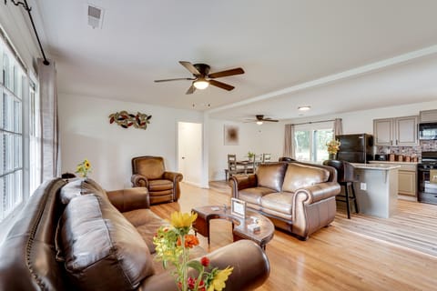 Group Getaway w/ Fenced Yard & Pool Table in Wrens House in South Carolina