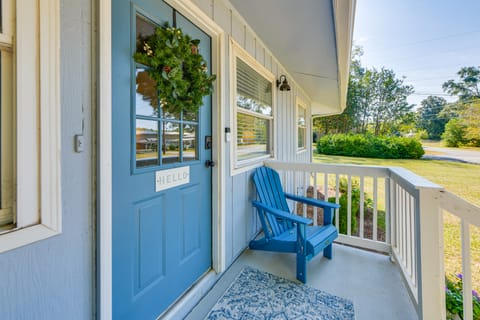 Walk to Dtwn Pine Mountain! Quiet Cottage w/ Yard House in Pine Mountain