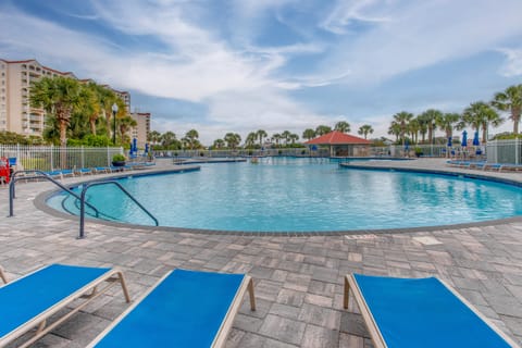 Barefoot Resort Golf Getaway: Pool + Beach Shuttle Apartment in North Myrtle Beach