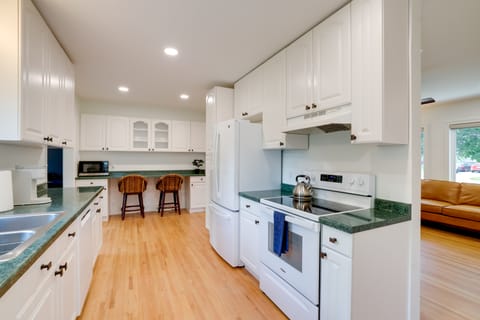 Work & Play Near Dtwn Minneapolis: Home w/ Yard House in Robbinsdale