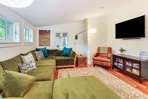 Burlington Escape By Lake Champlain & Bike Path House in Burlington