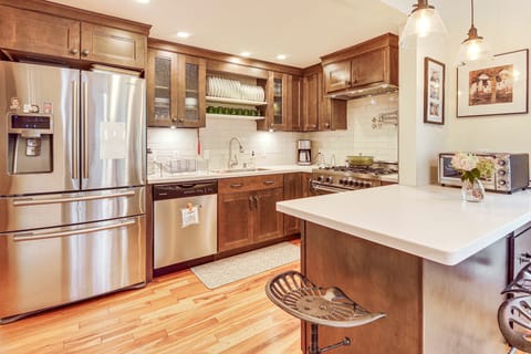 Burlington Escape By Lake Champlain & Bike Path House in Burlington