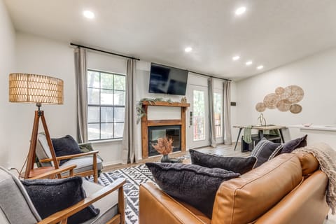 Walk to Table Rock Lake: Updated Cabin w/ Deck! House in Table Rock Lake