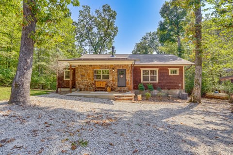 Hot Tub Soaks & Outdoor Fun: Fayetteville Cabin House in Fayetteville