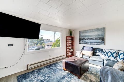 Walk to Beach & Harbor: Spacious Westport Apt! Apartment in Westport