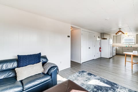 Walk to Beach & Harbor: Spacious Westport Apt! Apartment in Westport