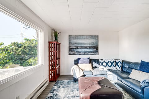 Walk to Beach & Harbor: Spacious Westport Apt! Apartment in Westport