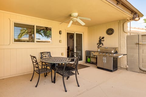 Golf, Swim & Grill: Snowbird’s Escape in Sun Lakes House in Sun Lakes