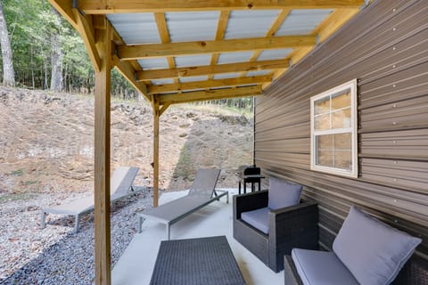 Duplex w/ Furnished Patio Near Lake Ouachita! House in Lake Ouachita