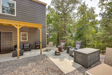 Walk to Lake Ouachita: Peaceful Duplex w/ Patio! House in Lake Ouachita