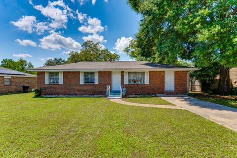 6 Mi to Dtwn Pensacola: Family-Friendly Gem! House in Pensacola