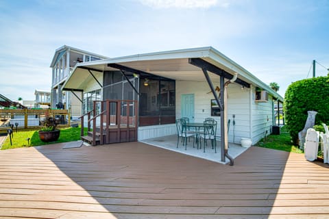 Angler's Paradise! Homosassa River Retreat w/ Dock House in Homosassa