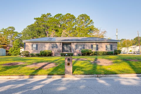Close to Hospital & Dtwn! Quiet Waycross Home House in Waycross