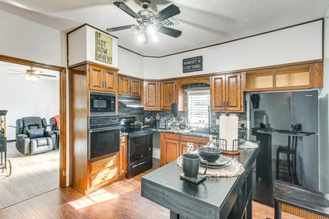 Close to Hospital & Dtwn! Quiet Waycross Home House in Waycross