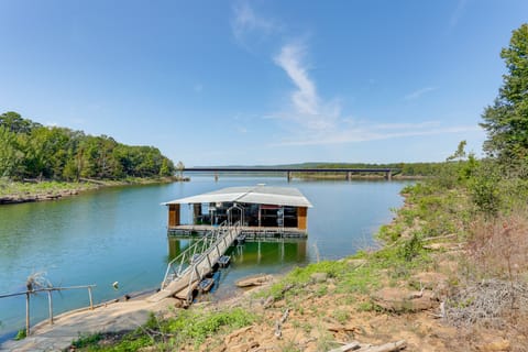 Walk to Greers Ferry Lake! Home w/ Dock Access House in Greers Ferry Lake