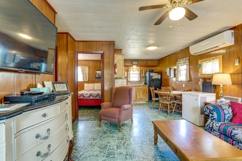 Walk to Greers Ferry Lake! Home w/ Dock Access House in Greers Ferry Lake