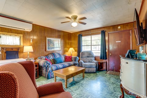 Walk to Greers Ferry Lake! Home w/ Dock Access House in Greers Ferry Lake