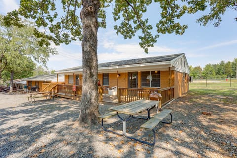 Walk to Greers Ferry Lake! Home w/ Dock Access House in Greers Ferry Lake