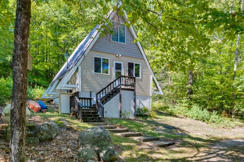 7 Mi to Ski Slopes! Cozy Madison Cabin w/ Fire Pit House in Madison