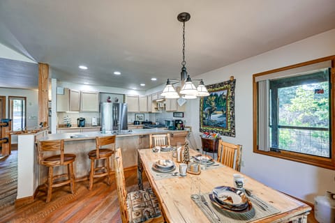 Hike, Fish & Unwind: Remote Escape in Montana House in Idaho