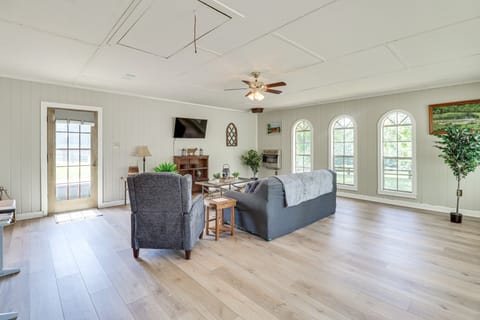 Rural Retreat: ‘Cypress Lake’ By Roosevelt St Park House in Mississippi