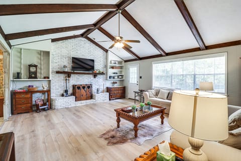 Rural Retreat: ‘Cypress Lake’ By Roosevelt St Park House in Mississippi