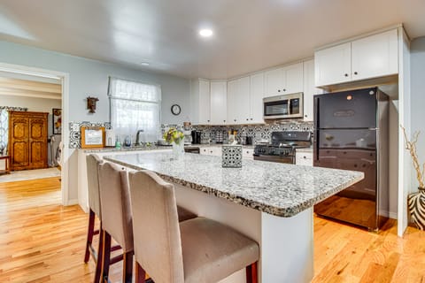 Near State Park & Spring River: Family Gem w/ Yard House in Current River