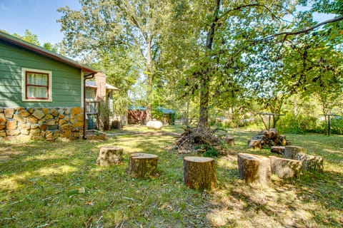 Near State Park & Spring River: Family Gem w/ Yard House in Current River
