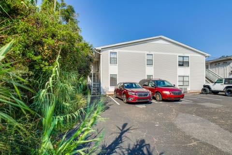 8 Mi to Beaches: Relaxing Retreat in Gulf Breeze Apartment in Pensacola Beach