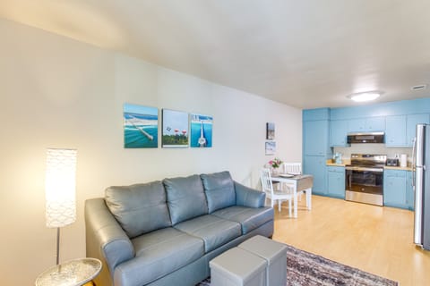 8 Mi to Beaches: Relaxing Retreat in Gulf Breeze Apartment in Pensacola Beach