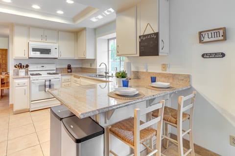 Pool Access, WFH Ready: Home in Palm Desert House in Indian Wells