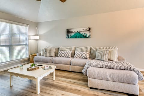 9 Mi to College Station: Dog-Friendly Home w/ Yard House in Bryan