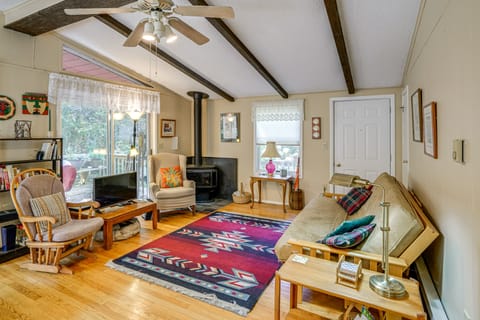 Quiet All-Season Creekside Escape in Upstate! House in Berkshires