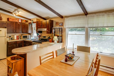 Quiet All-Season Creekside Escape in Upstate! House in Berkshires