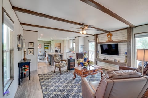 Peaceful Countryside Home w/ Yard in Hawley House in Abilene