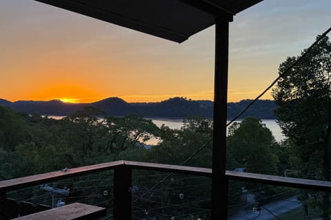 Lake View Home in Silver Point: Walk to Marina House in Center Hill Lake