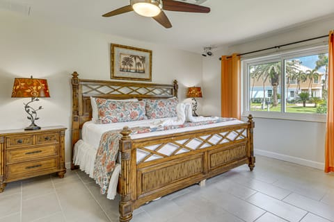 Waterfront Retreat w/ Boat Dock & Yard in Ft Myers House in Iona