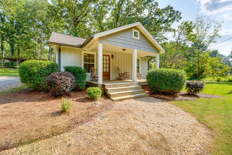 Peaceful Home w/ Porch & Yard, 5 Mi to Rome! House in Rome