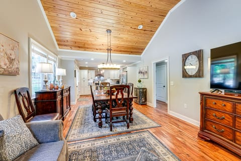 Peaceful Home w/ Porch & Yard, 5 Mi to Rome! House in Rome