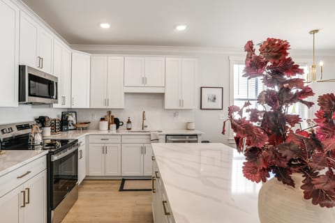 3 Mi to Ole Miss, New Build: Inviting Townhome! Apartment in Oxford