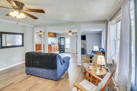 7 Mi to Barren River Lake: Quiet Getaway w/ Yard! House in Barren River Lake