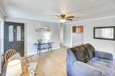 7 Mi to Barren River Lake: Quiet Getaway w/ Yard! House in Barren River Lake