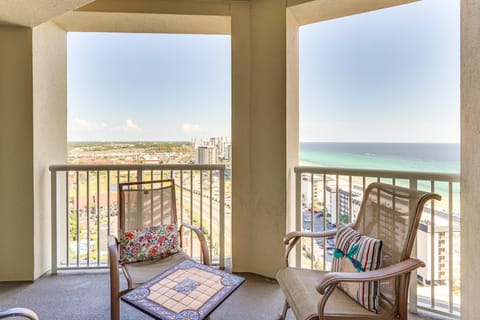 Scenic Balcony & Resort Perks: PCB Condo! Apartment in Panama City Beach