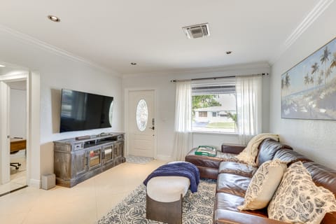 Fish, Swim & Relax Poolside! Deerfield Beach Oasis House in Deerfield Beach